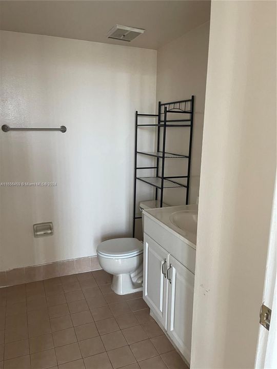 For Rent: $2,300 (2 beds, 2 baths, 910 Square Feet)