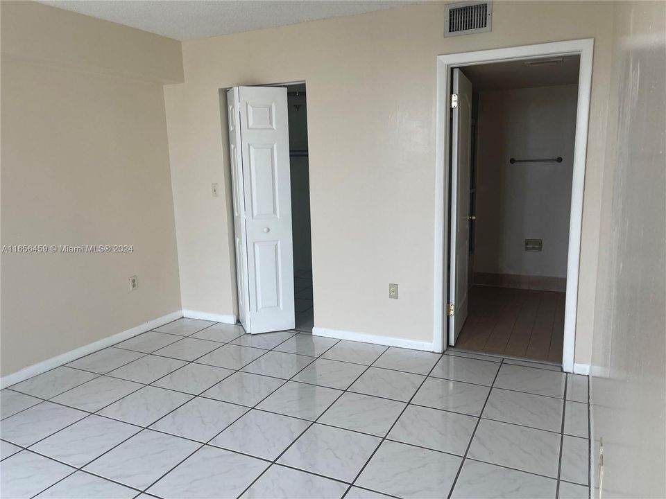 For Rent: $2,300 (2 beds, 2 baths, 910 Square Feet)