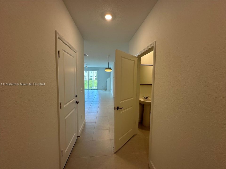 For Rent: $2,400 (3 beds, 2 baths, 1635 Square Feet)