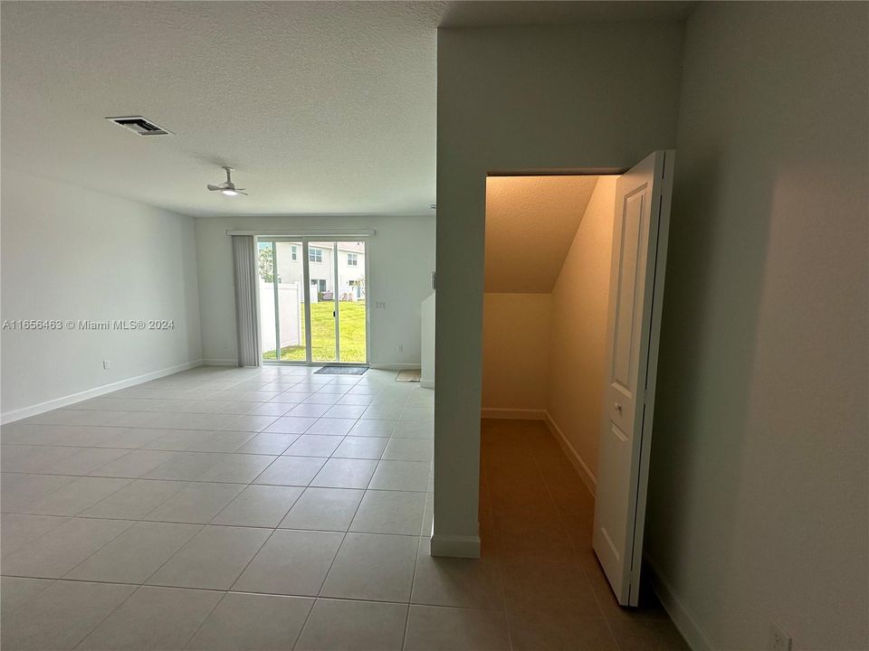 For Rent: $2,400 (3 beds, 2 baths, 1635 Square Feet)