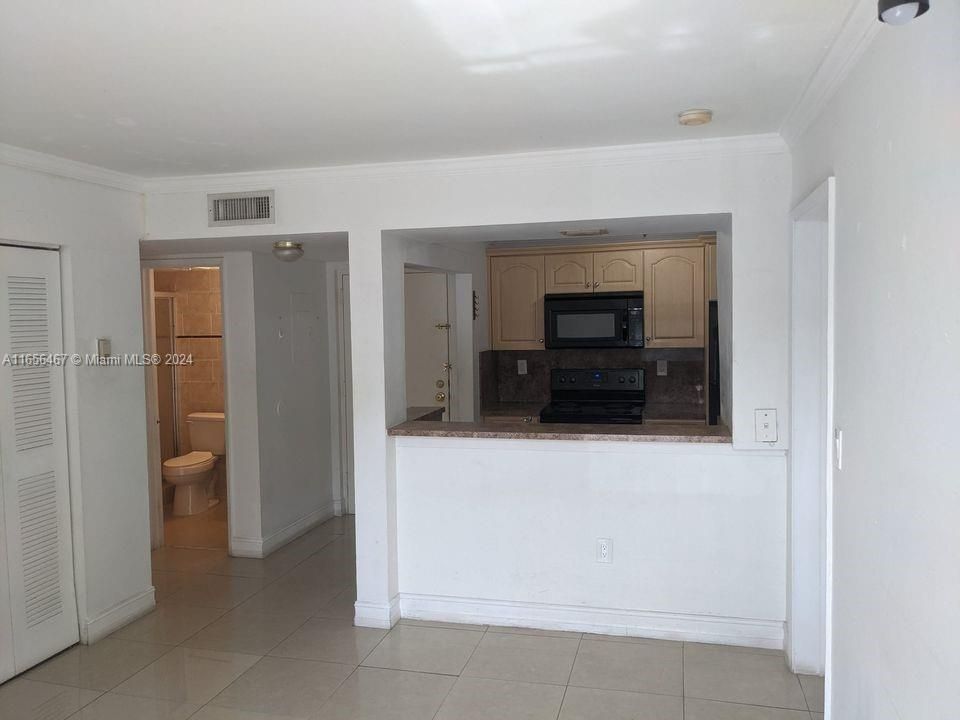 For Rent: $2,500 (2 beds, 2 baths, 925 Square Feet)