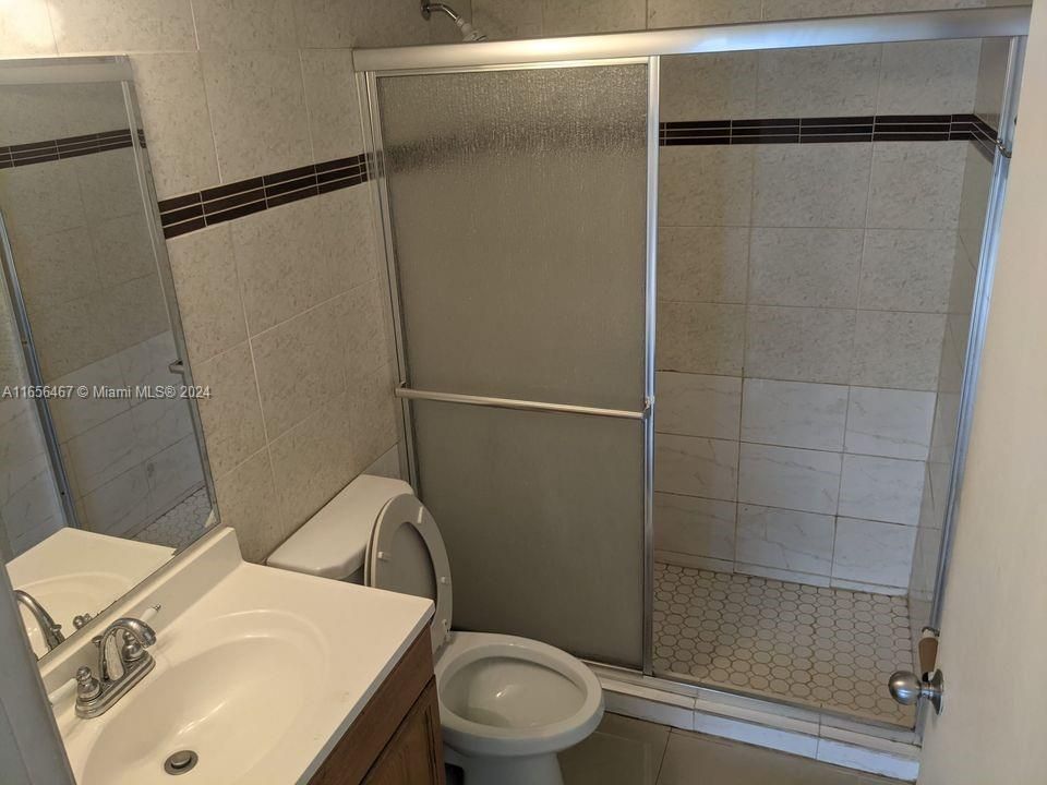 For Rent: $2,500 (2 beds, 2 baths, 925 Square Feet)