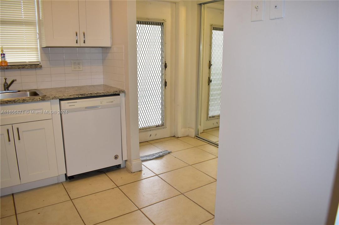 For Sale: $160,000 (2 beds, 2 baths, 850 Square Feet)