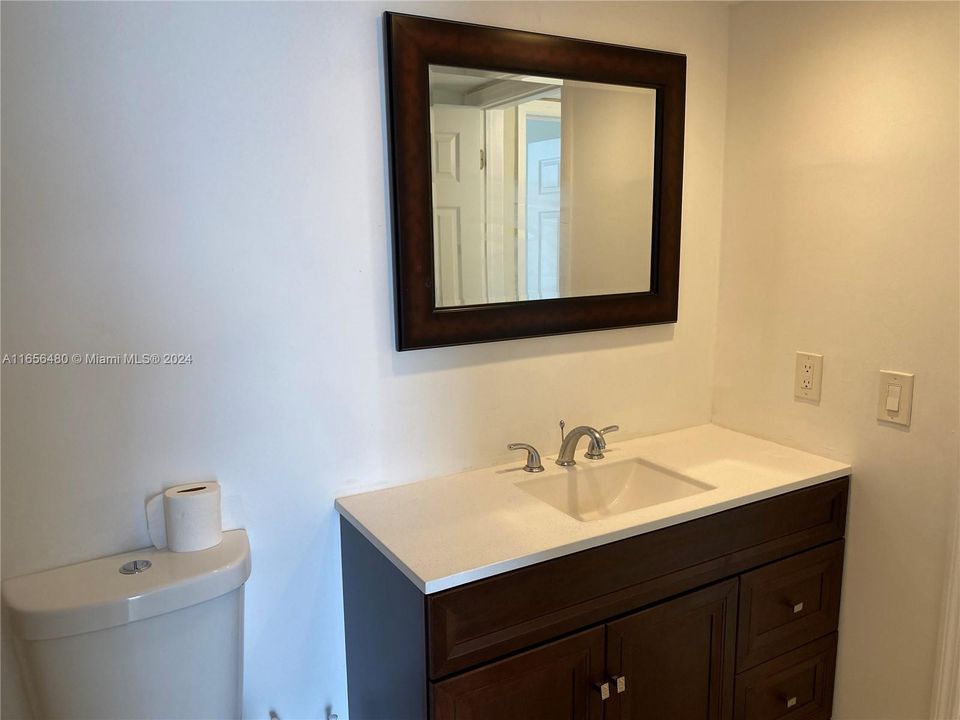 For Rent: $2,450 (2 beds, 2 baths, 982 Square Feet)