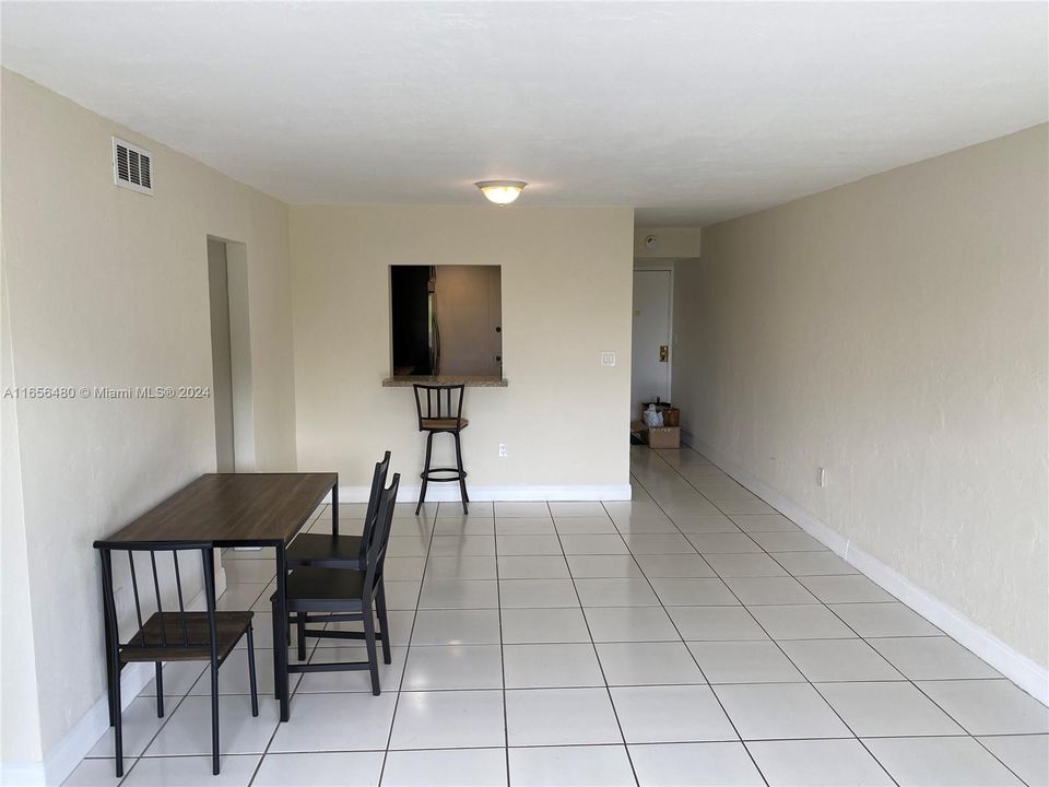 For Rent: $2,450 (2 beds, 2 baths, 982 Square Feet)