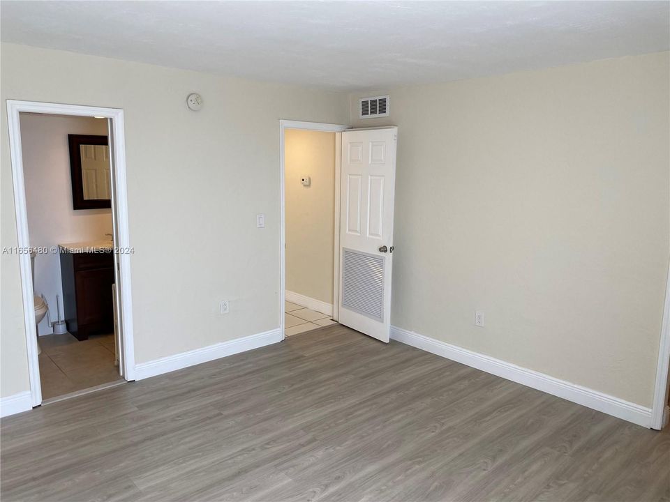 For Rent: $2,450 (2 beds, 2 baths, 982 Square Feet)