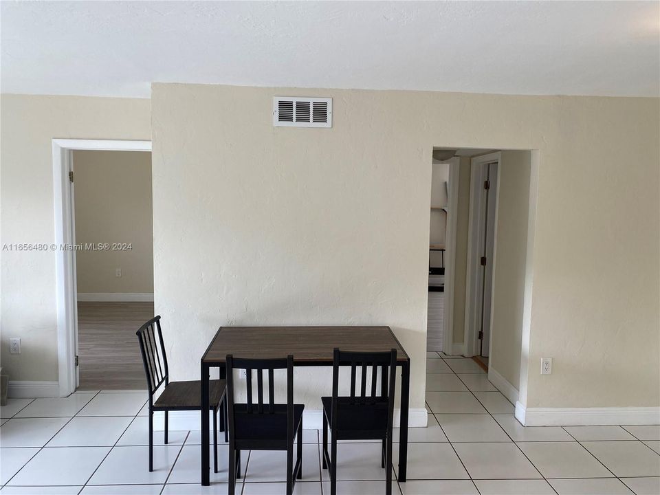 For Rent: $2,450 (2 beds, 2 baths, 982 Square Feet)