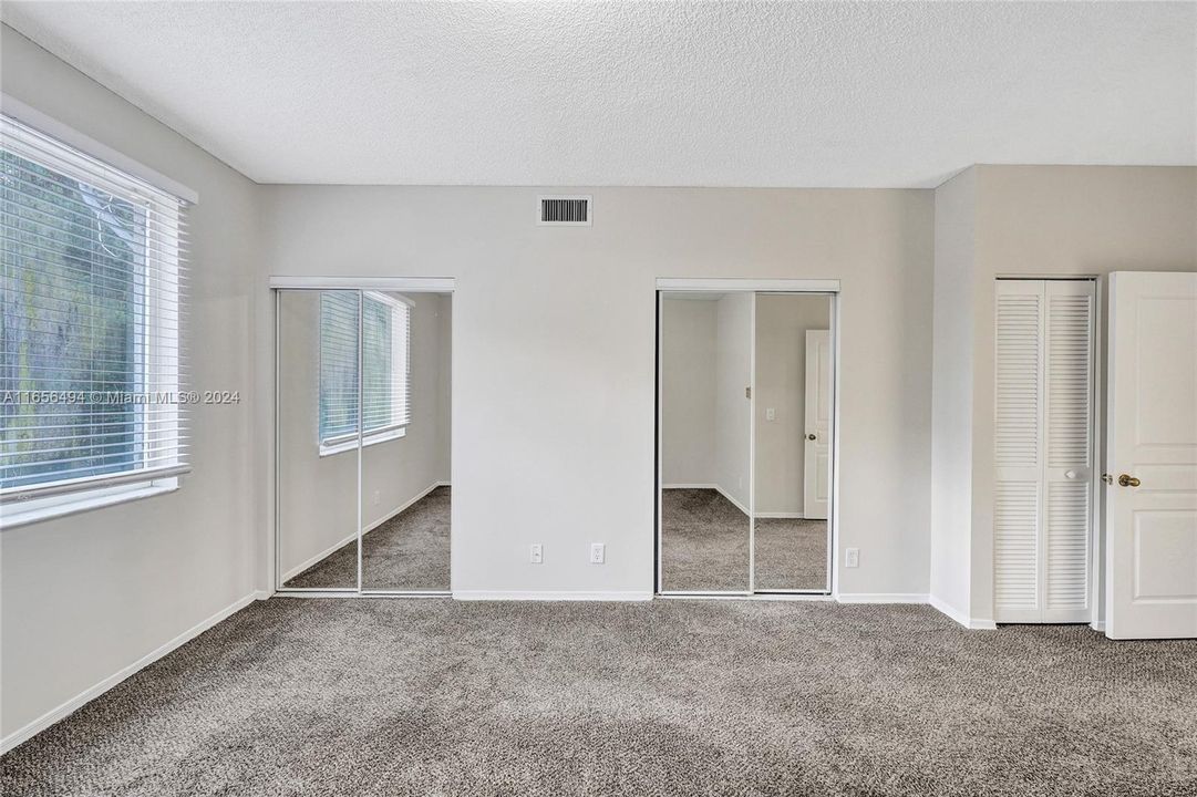 For Rent: $2,400 (1 beds, 1 baths, 1110 Square Feet)