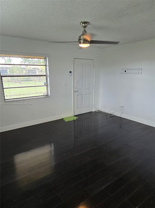 For Rent: $3,500 (3 beds, 2 baths, 4214 Square Feet)