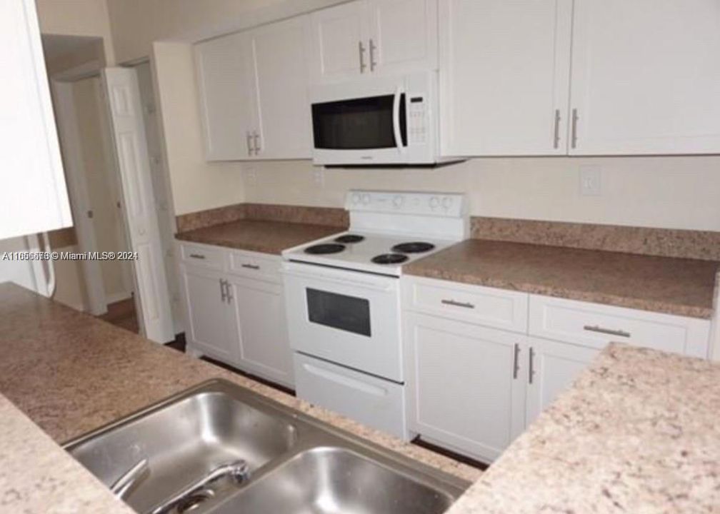 For Sale: $319,000 (2 beds, 2 baths, 1130 Square Feet)