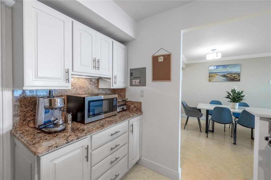 For Sale: $360,000 (2 beds, 2 baths, 1178 Square Feet)