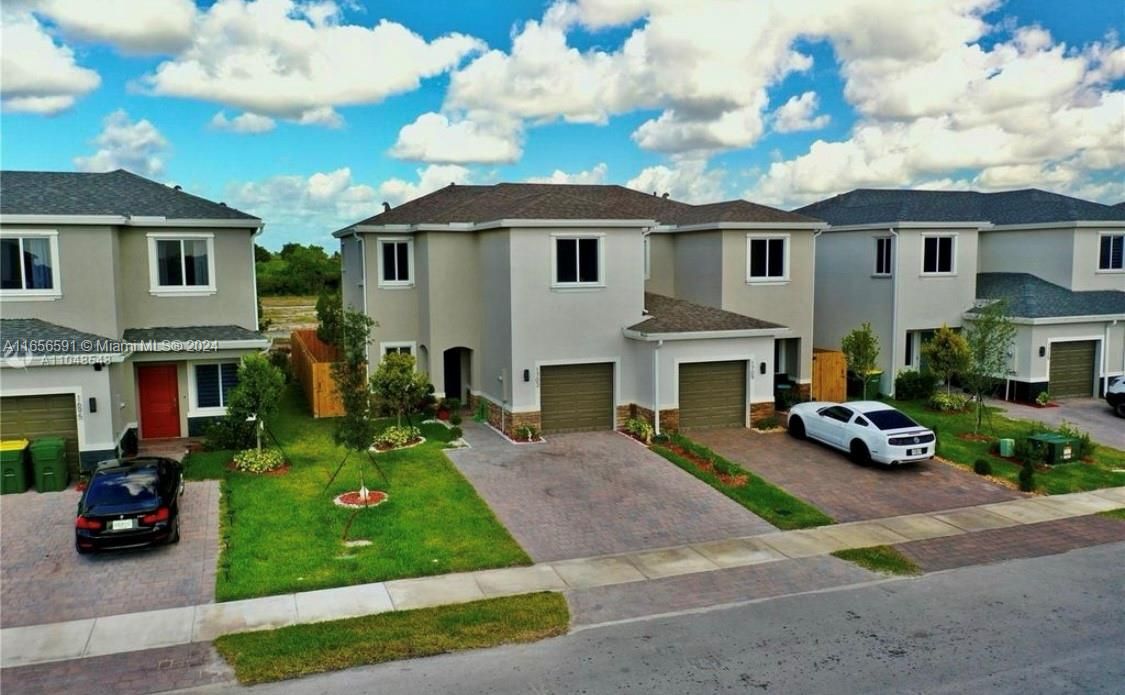 Active With Contract: $3,100 (3 beds, 2 baths, 1428 Square Feet)