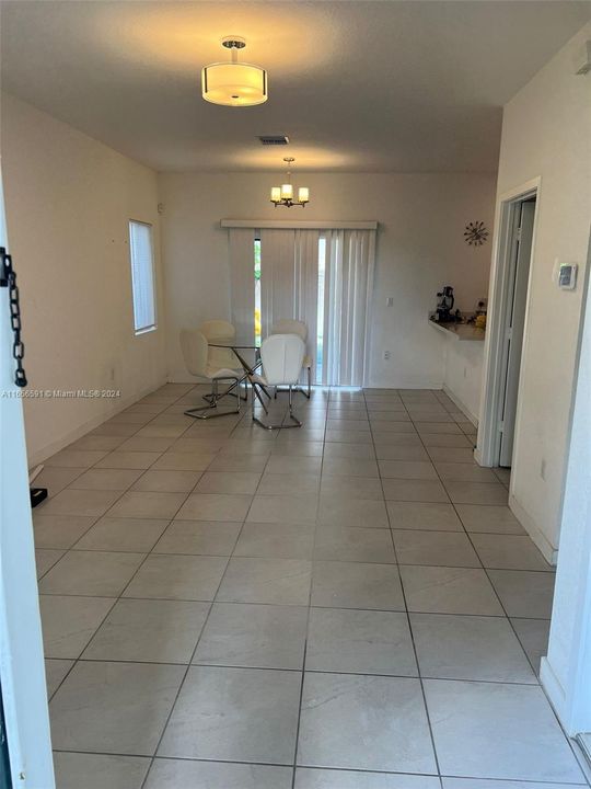 Active With Contract: $3,100 (3 beds, 2 baths, 1428 Square Feet)