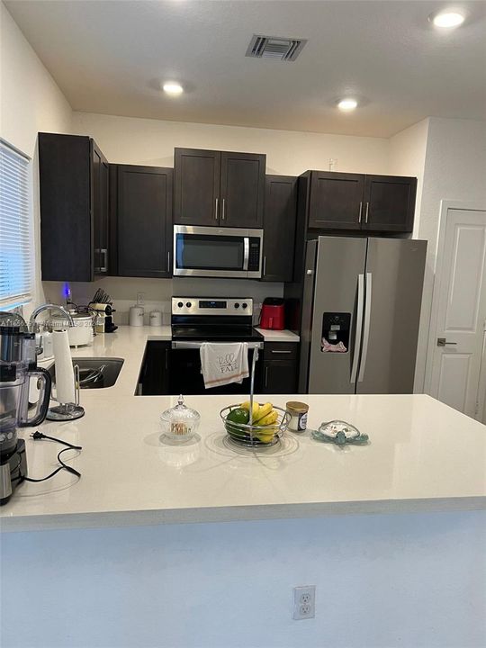 Active With Contract: $3,100 (3 beds, 2 baths, 1428 Square Feet)