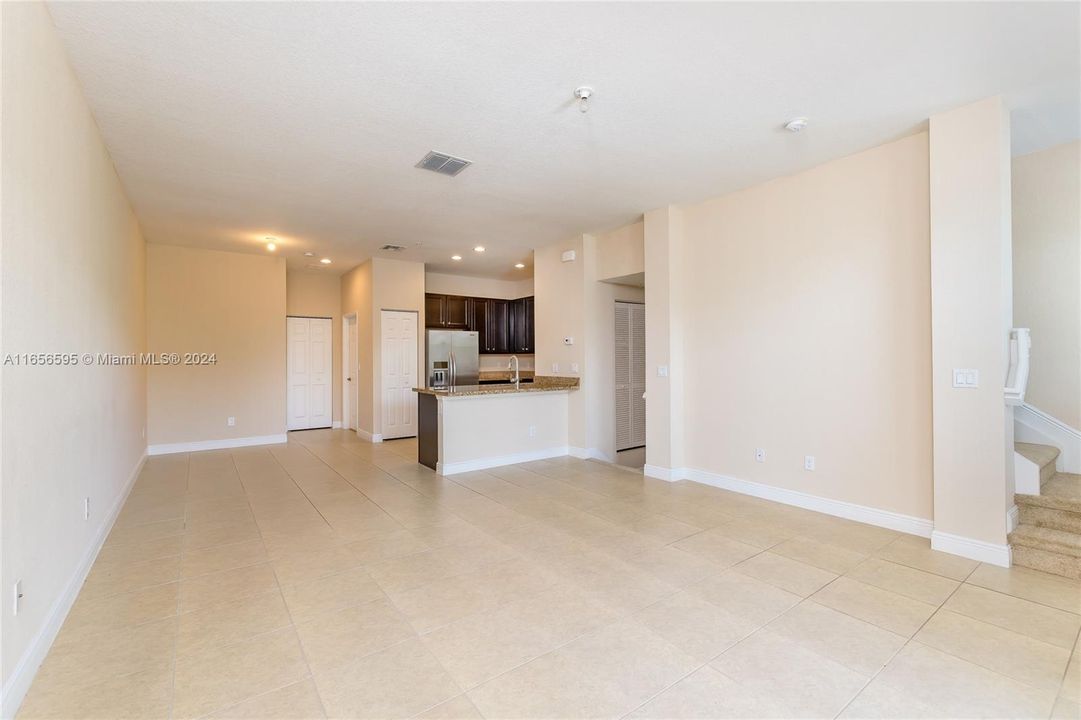 Active With Contract: $3,400 (3 beds, 3 baths, 1919 Square Feet)