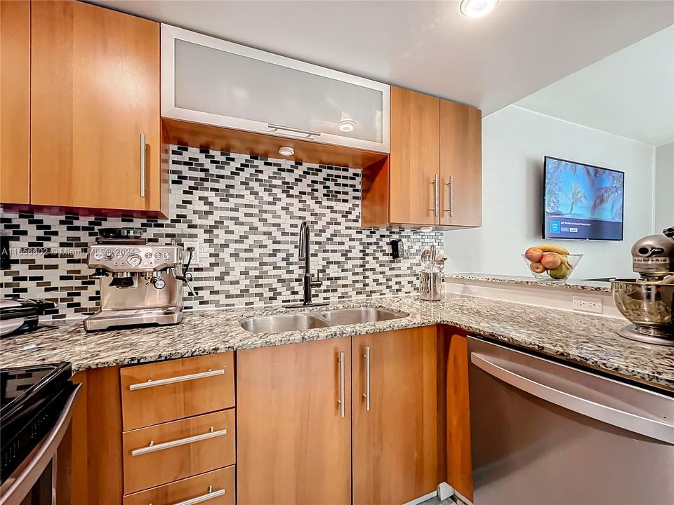 For Sale: $367,000 (1 beds, 1 baths, 519 Square Feet)