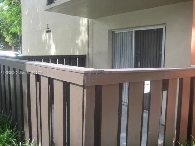 Active With Contract: $2,400 (2 beds, 2 baths, 955 Square Feet)