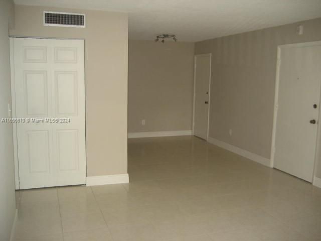 Active With Contract: $2,400 (2 beds, 2 baths, 955 Square Feet)