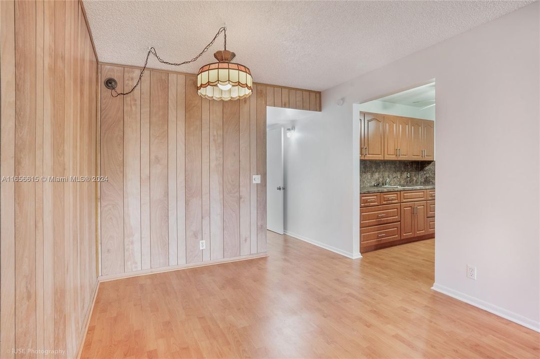 For Rent: $1,750 (1 beds, 1 baths, 811 Square Feet)