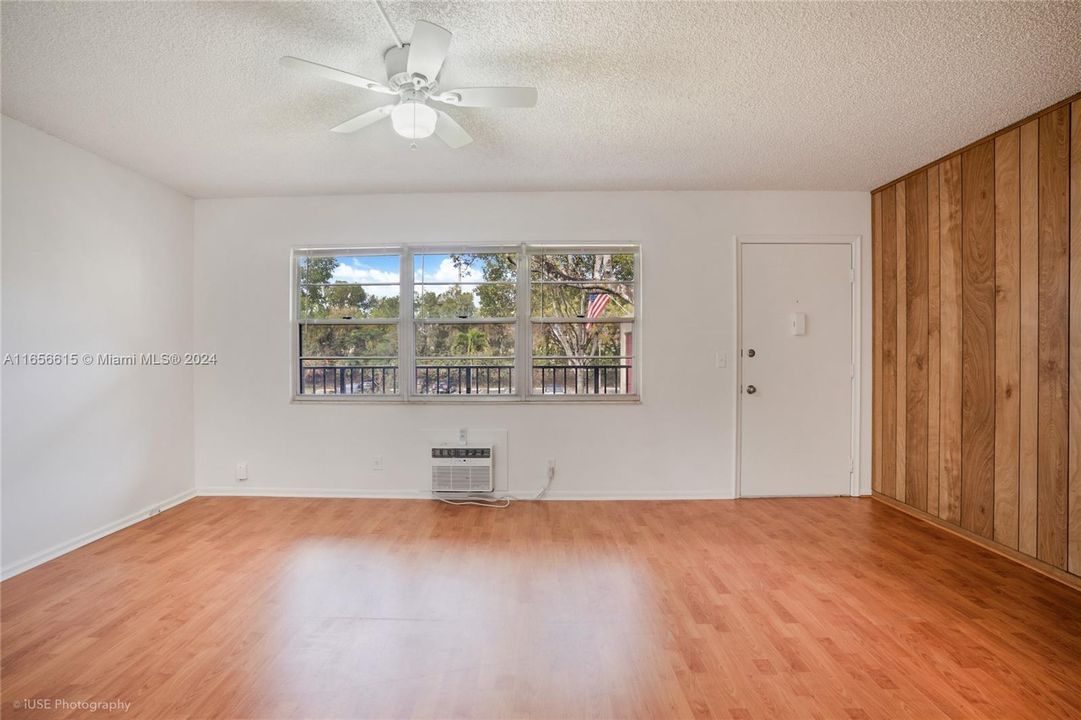 For Rent: $1,750 (1 beds, 1 baths, 811 Square Feet)