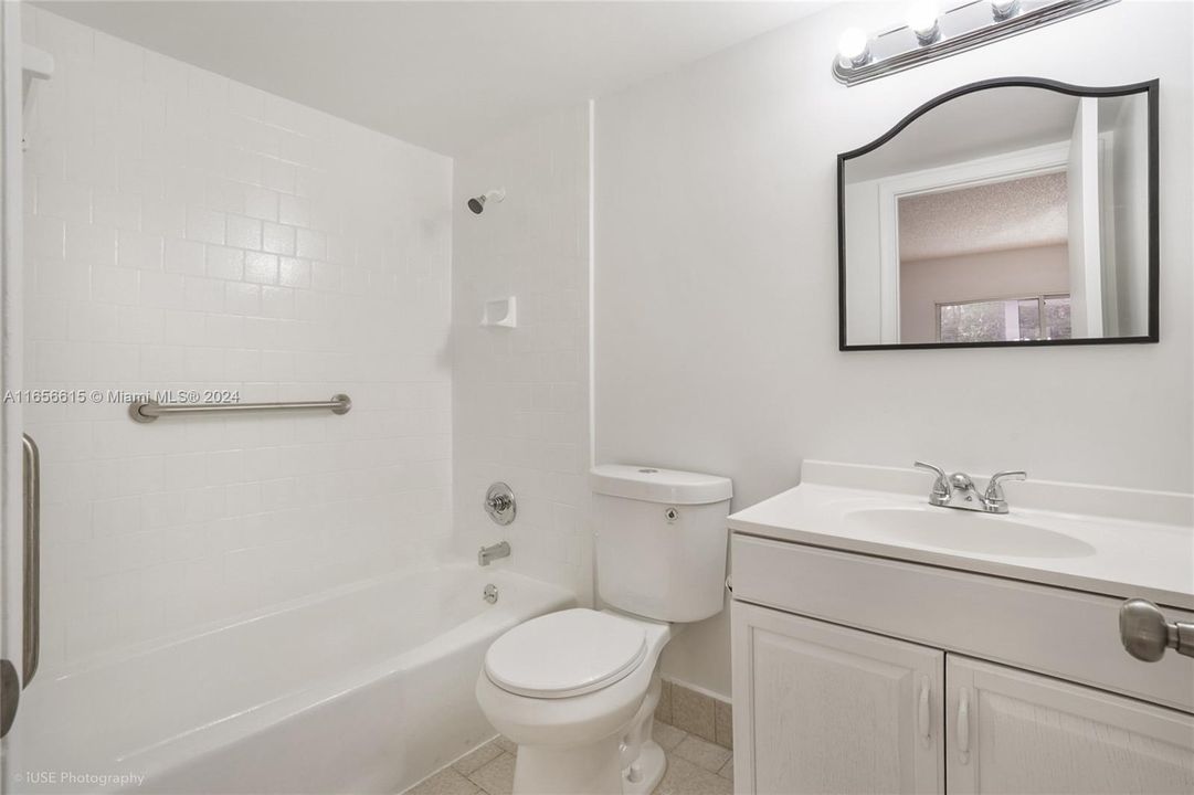 For Rent: $1,750 (1 beds, 1 baths, 811 Square Feet)