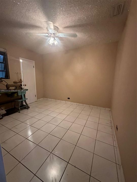 For Sale: $600,000 (3 beds, 1 baths, 1150 Square Feet)