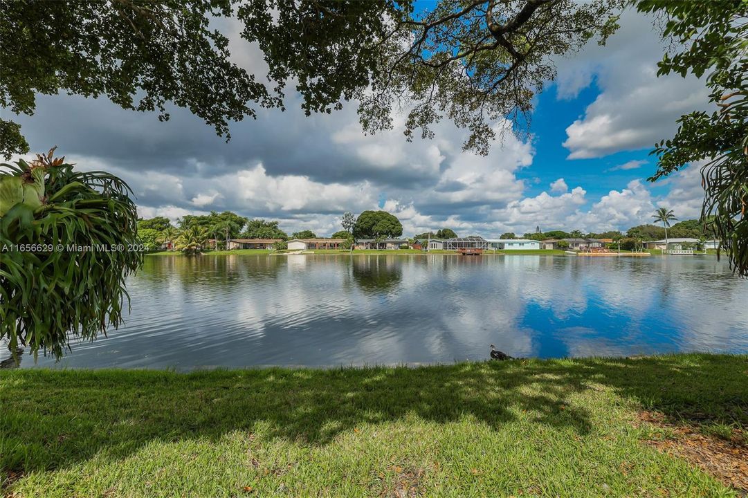 For Sale: $525,000 (3 beds, 2 baths, 1672 Square Feet)