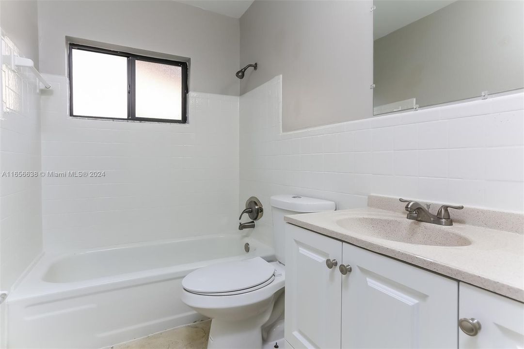 Active With Contract: $2,380 (2 beds, 2 baths, 1074 Square Feet)