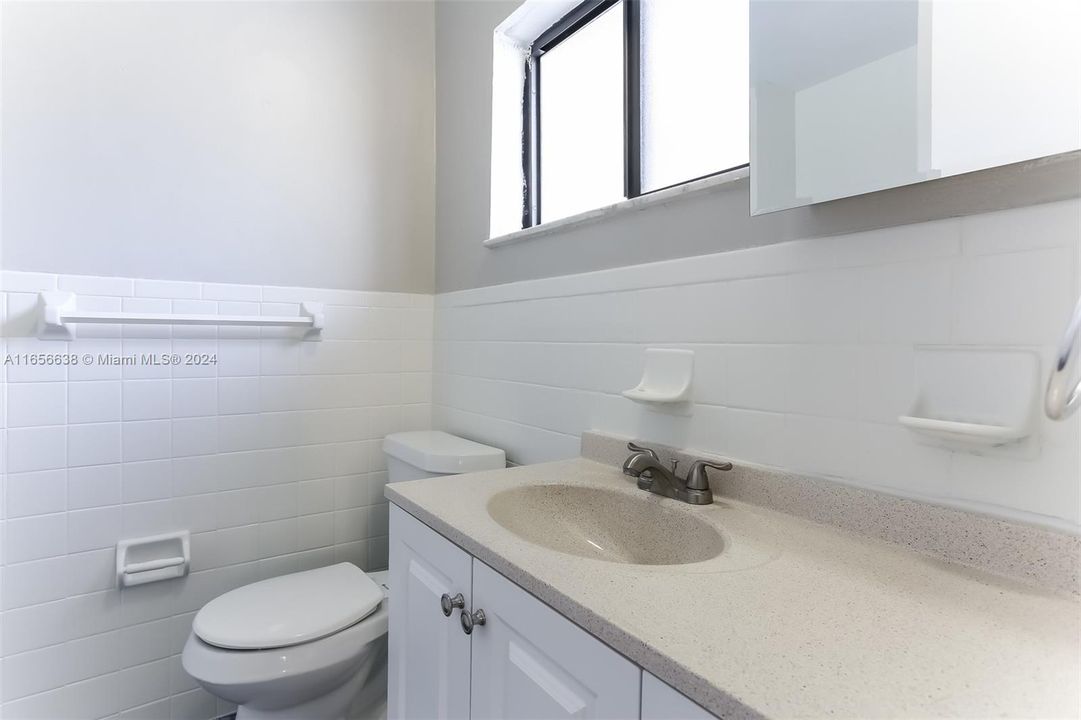 Active With Contract: $2,380 (2 beds, 2 baths, 1074 Square Feet)