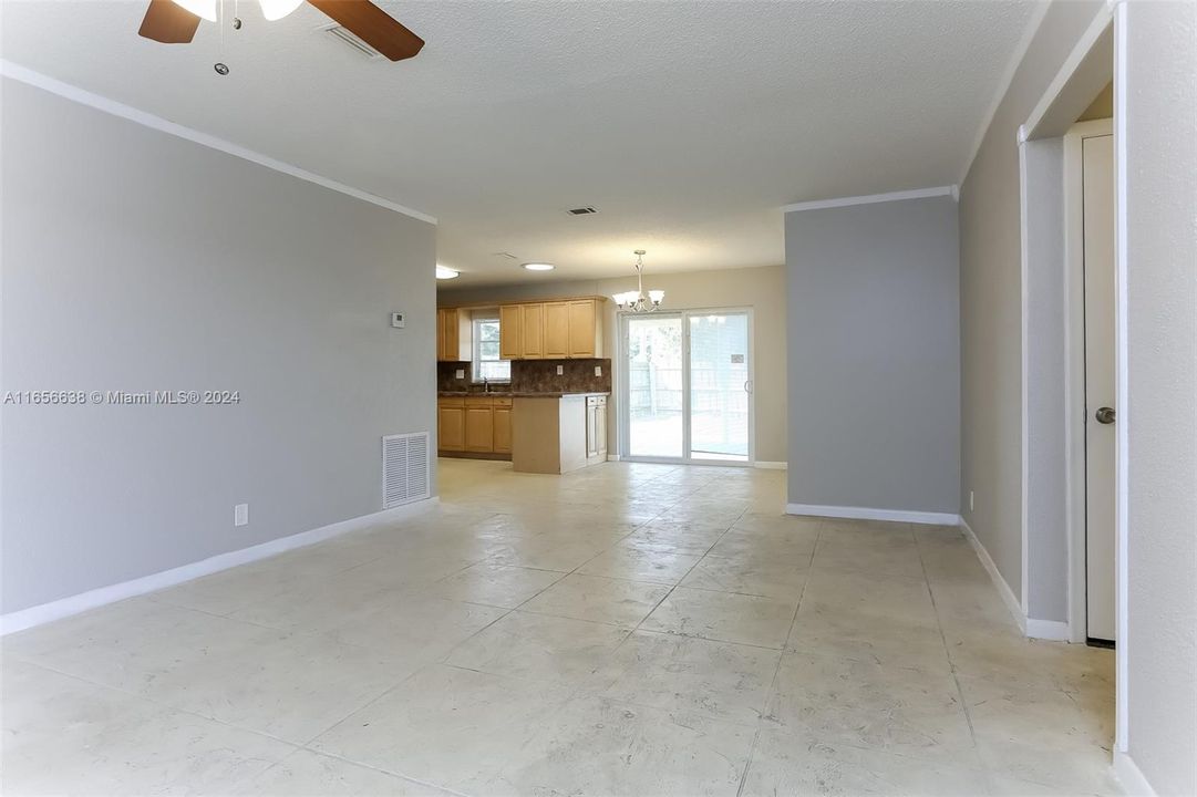 Active With Contract: $2,380 (2 beds, 2 baths, 1074 Square Feet)