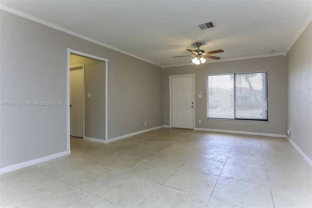 Active With Contract: $2,380 (2 beds, 2 baths, 1074 Square Feet)