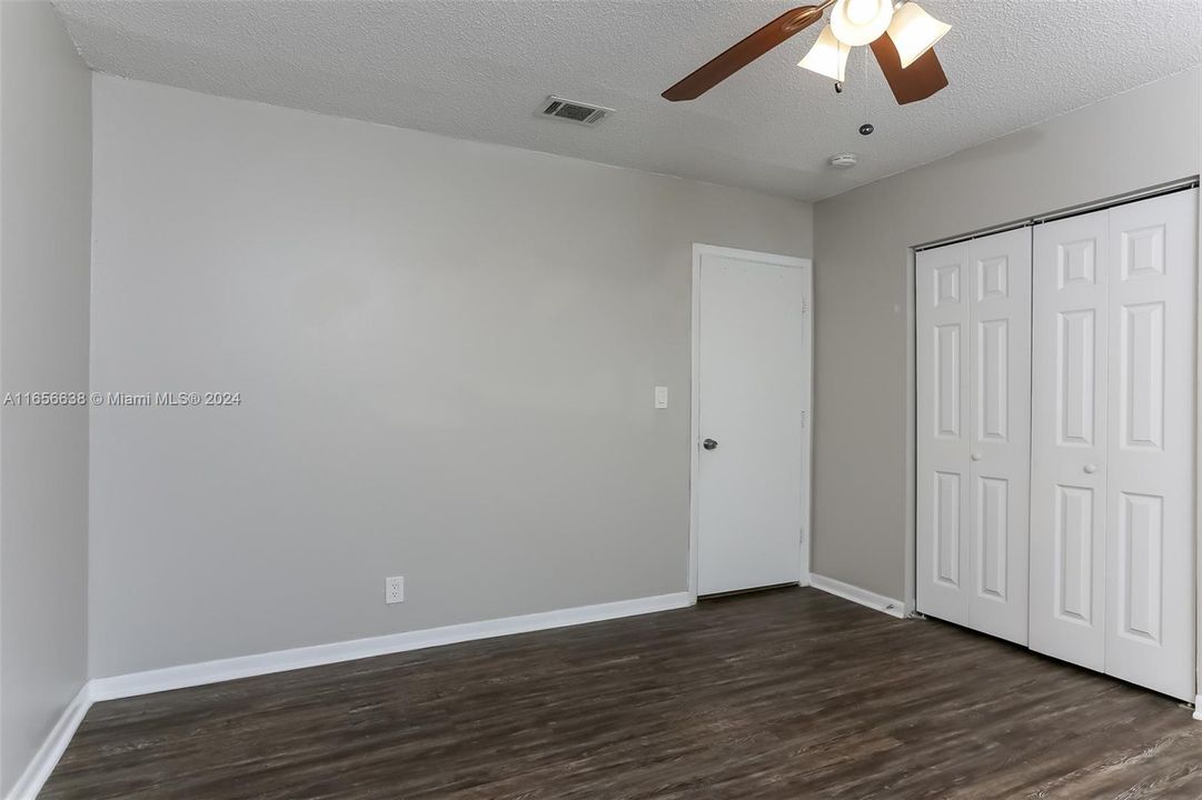 Active With Contract: $2,380 (2 beds, 2 baths, 1074 Square Feet)