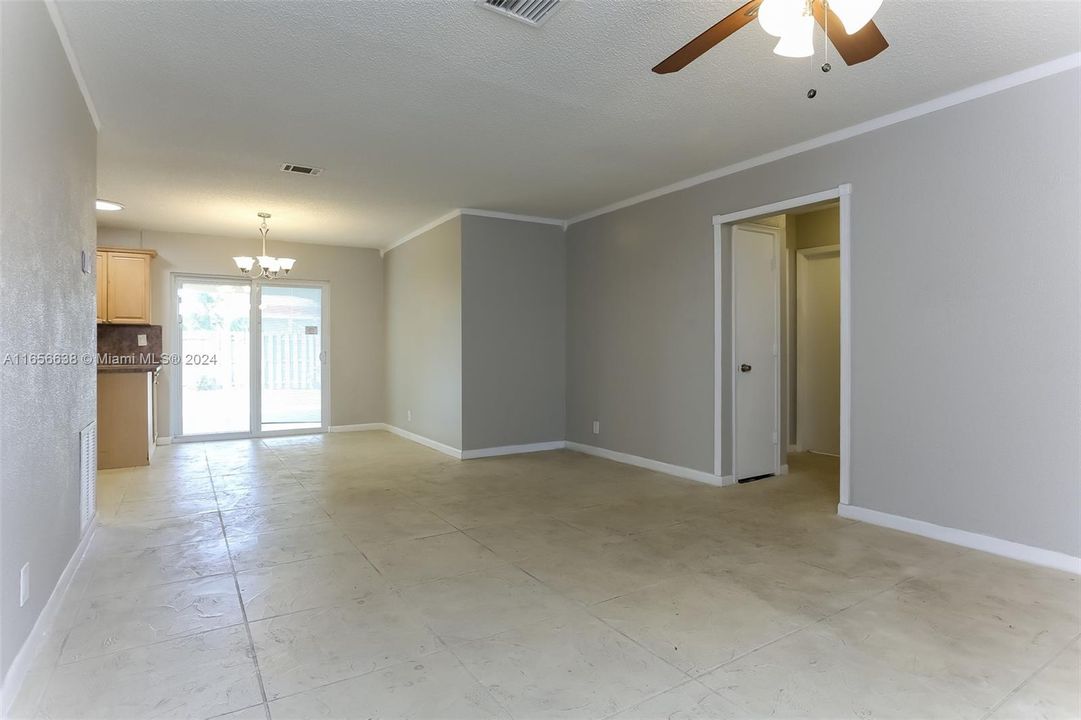 Active With Contract: $2,380 (2 beds, 2 baths, 1074 Square Feet)