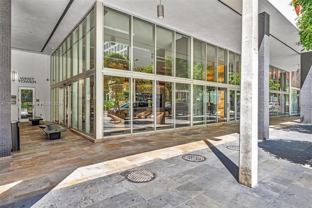 Recently Sold: $699,000 (2 beds, 2 baths, 1123 Square Feet)