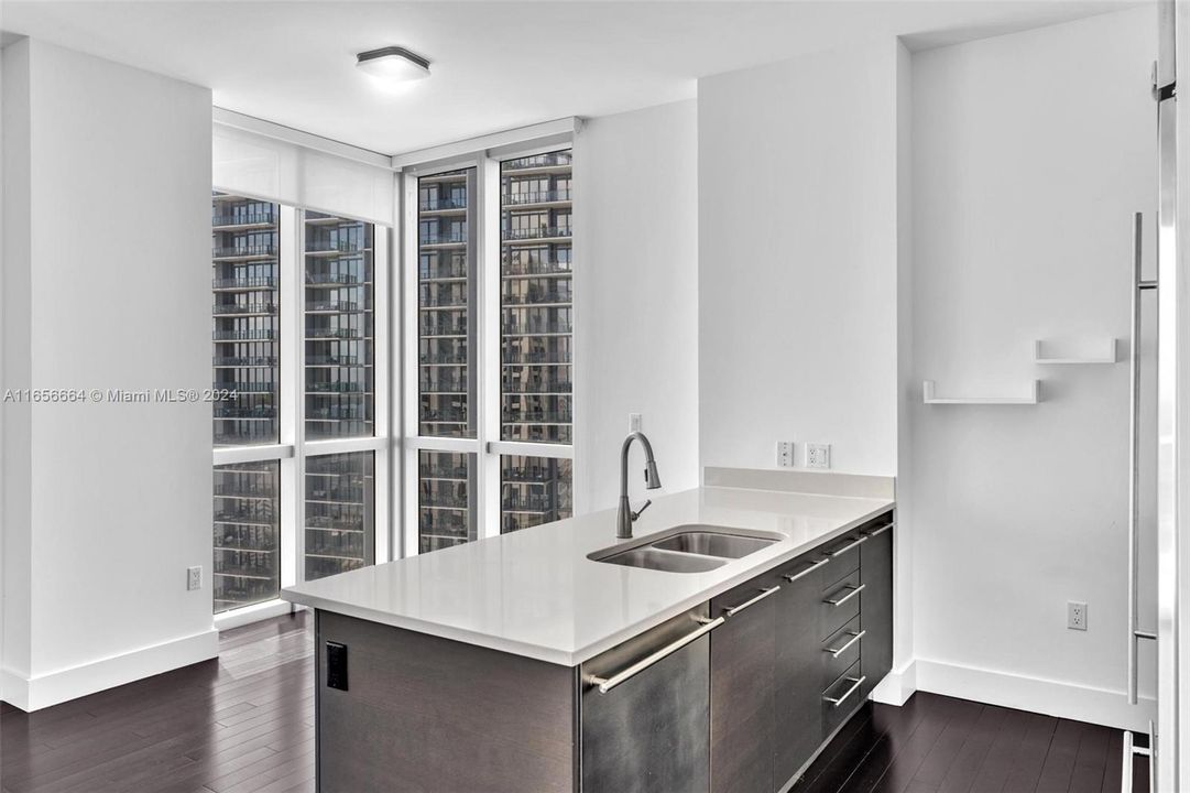 Recently Sold: $699,000 (2 beds, 2 baths, 1123 Square Feet)