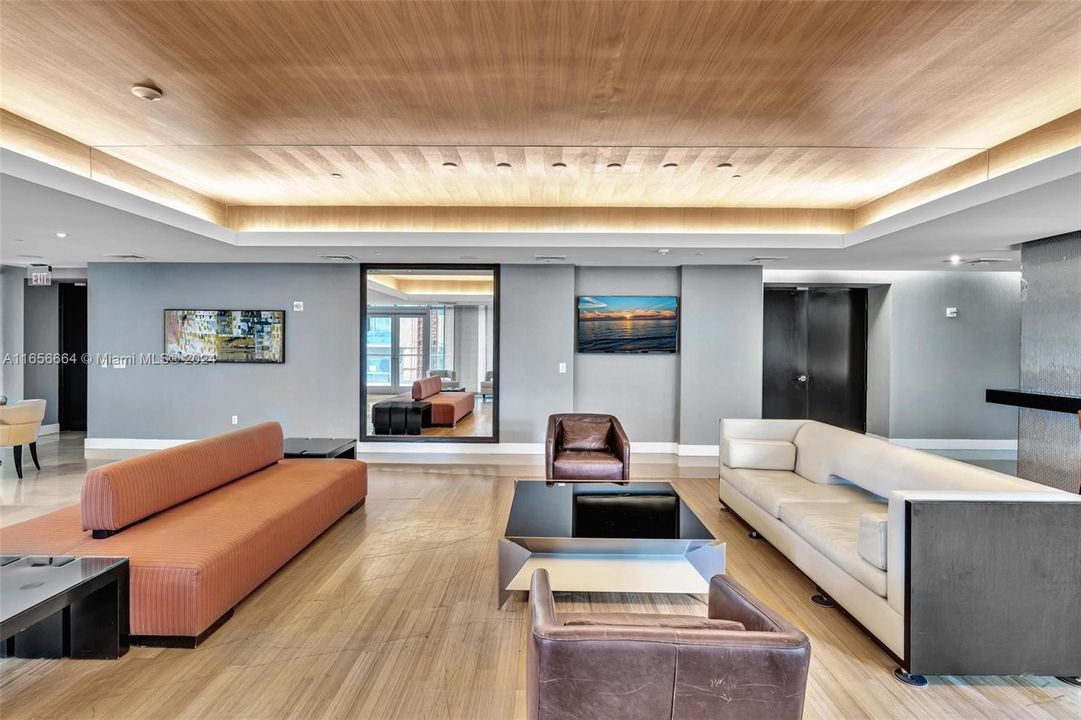 Recently Sold: $699,000 (2 beds, 2 baths, 1123 Square Feet)