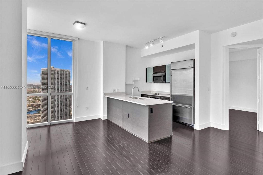 Recently Sold: $699,000 (2 beds, 2 baths, 1123 Square Feet)