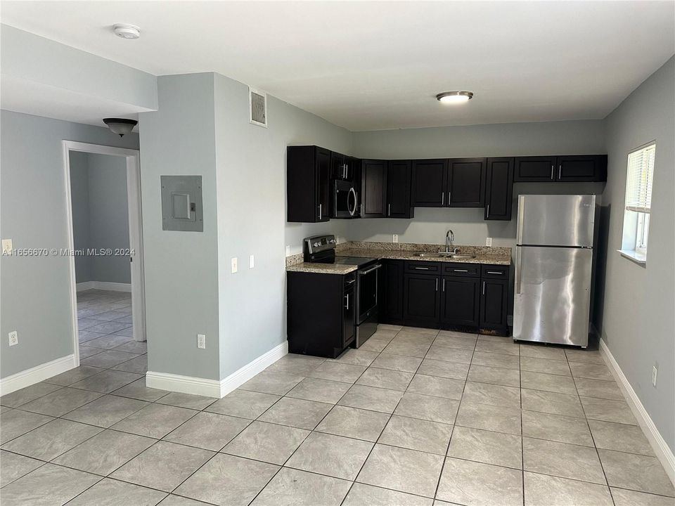 For Rent: $2,500 (2 beds, 1 baths, 1455 Square Feet)