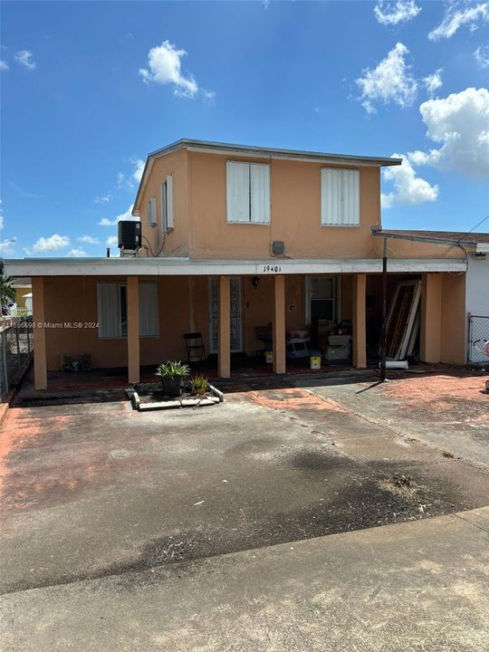 En Venta: $389,000 (4 camas, 2 baños, 1058 Pies cuadrados)