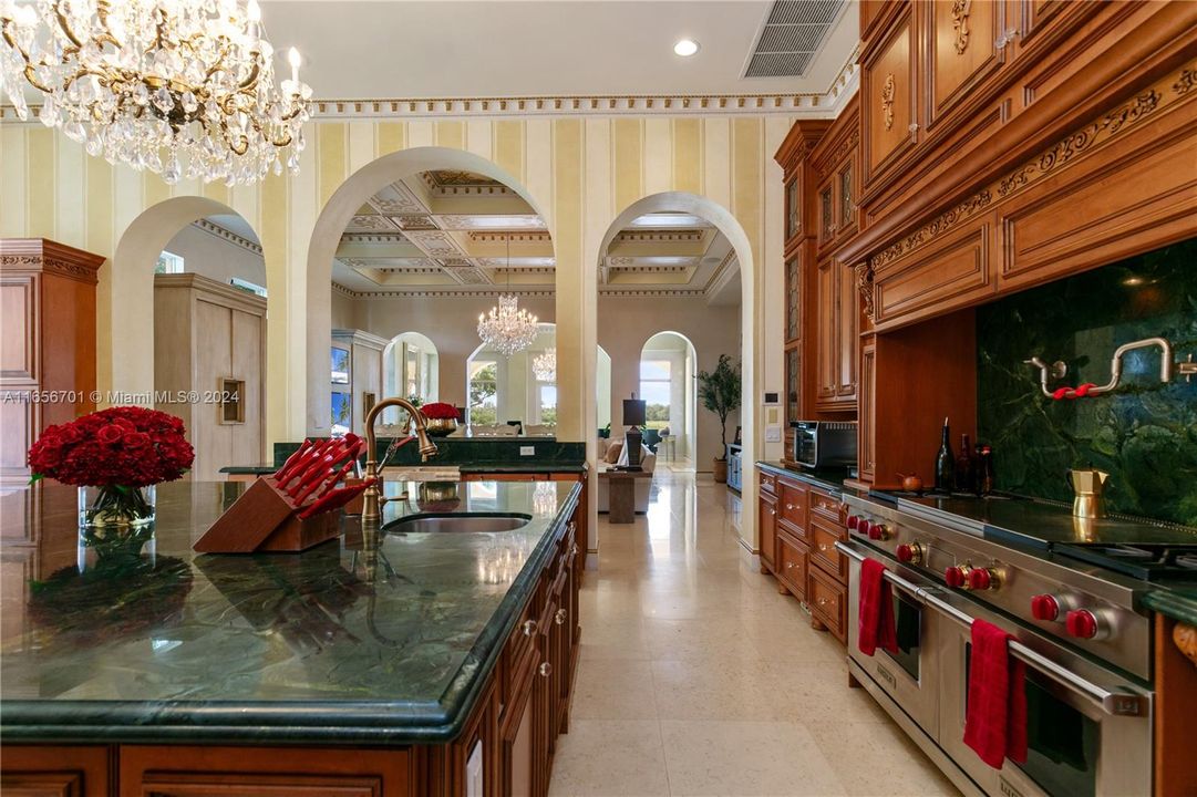 For Sale: $7,250,000 (8 beds, 8 baths, 10285 Square Feet)