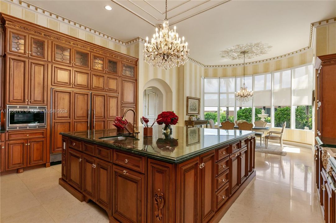 For Sale: $7,250,000 (8 beds, 8 baths, 10285 Square Feet)