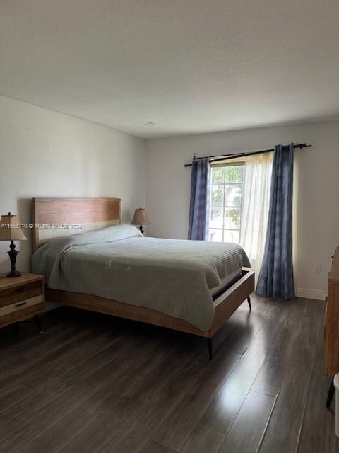 For Rent: $1,800 (1 beds, 1 baths, 810 Square Feet)