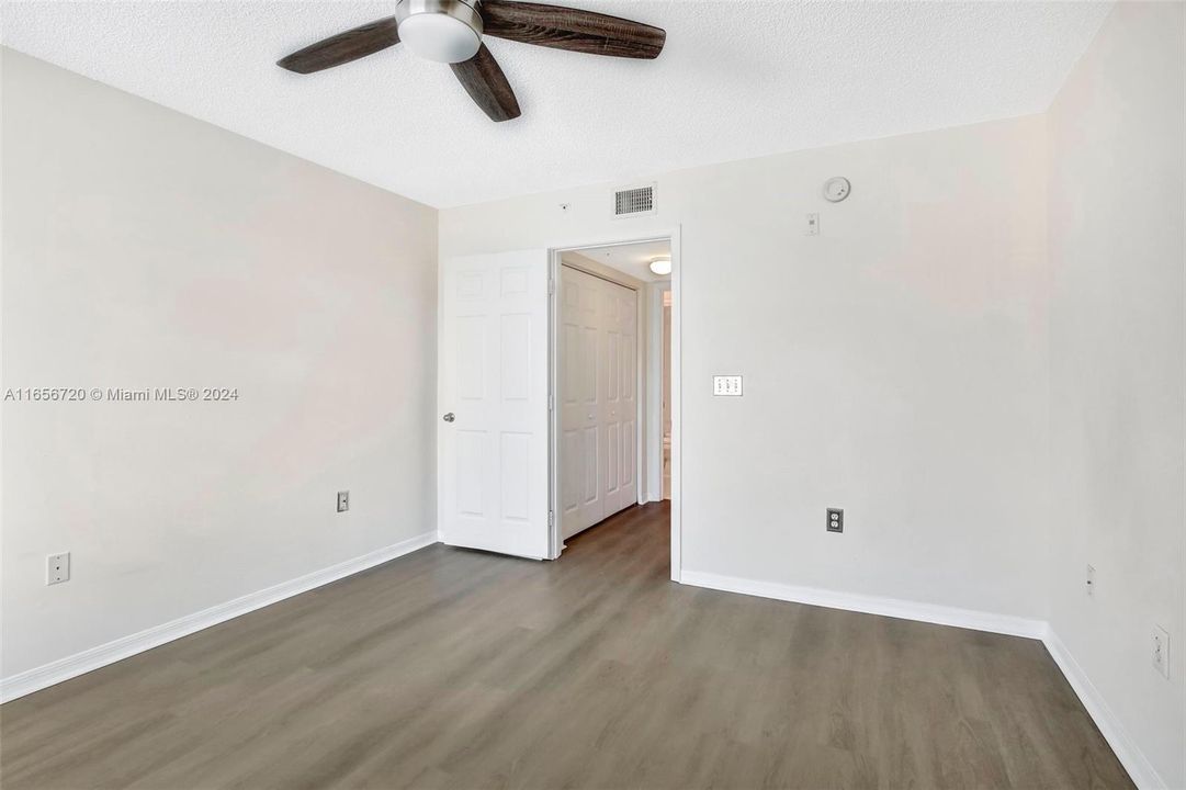 For Rent: $1,875 (1 beds, 1 baths, 742 Square Feet)