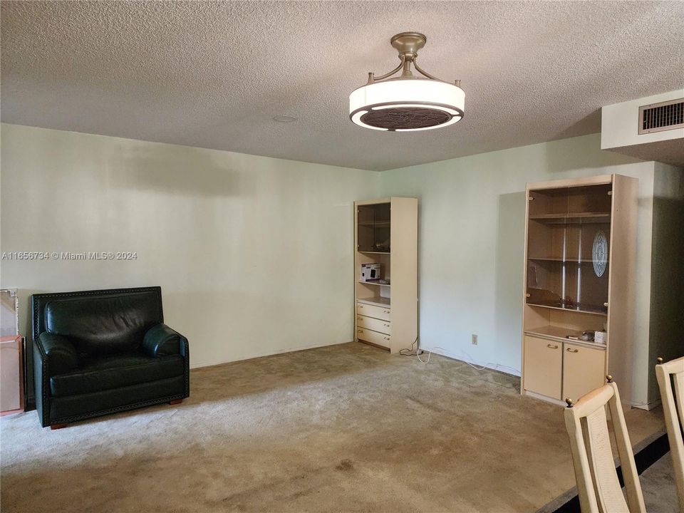 For Sale: $175,000 (2 beds, 2 baths, 1078 Square Feet)