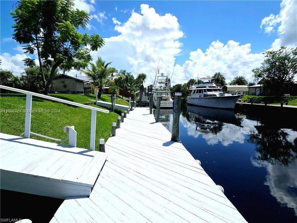 1102 Dolphin Lane, Moore Haven, FL 33471 in Turkey Creek (Ortona) on the Intercoastal