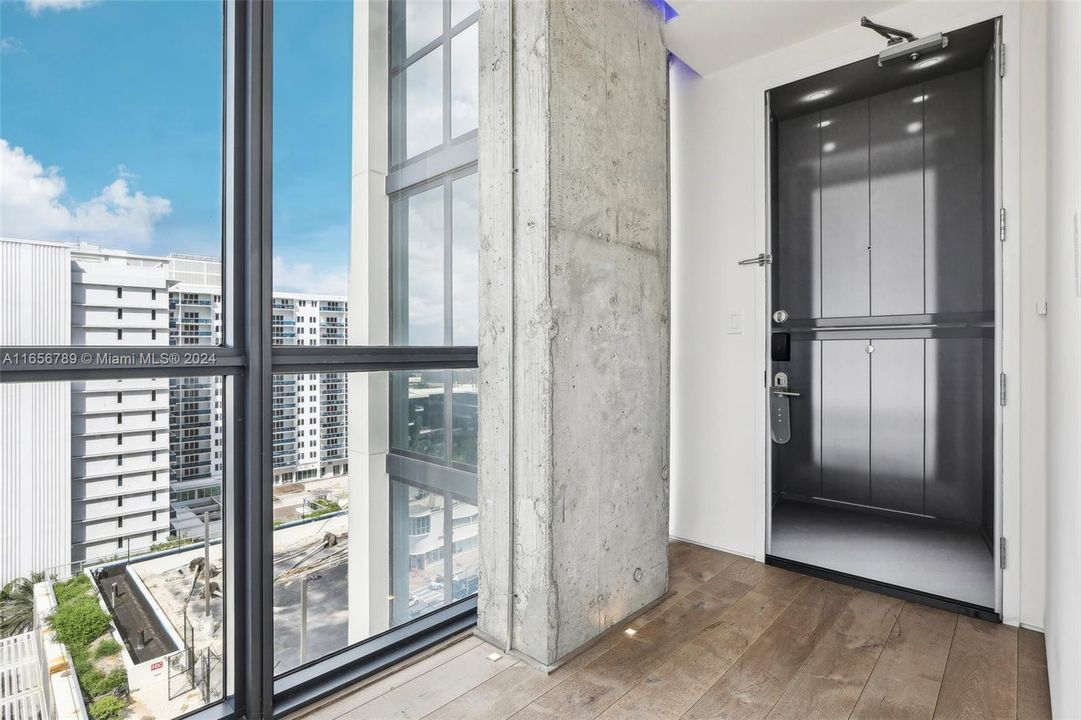 For Sale: $2,000,000 (1 beds, 1 baths, 725 Square Feet)