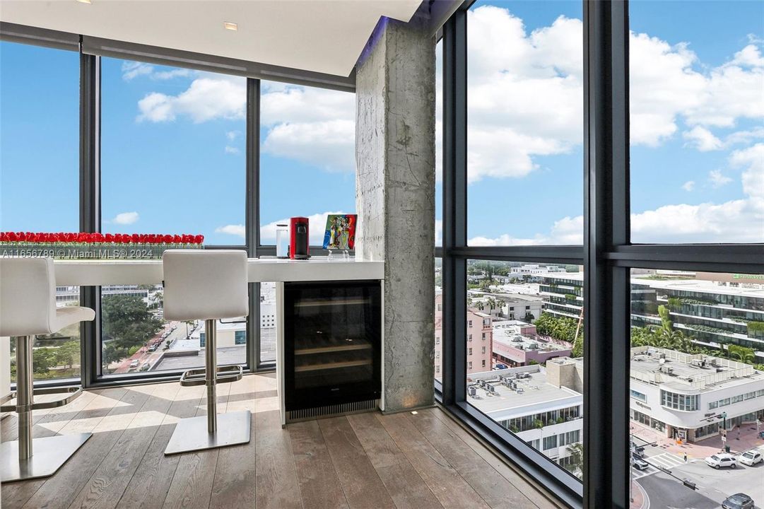 For Sale: $2,000,000 (1 beds, 1 baths, 725 Square Feet)