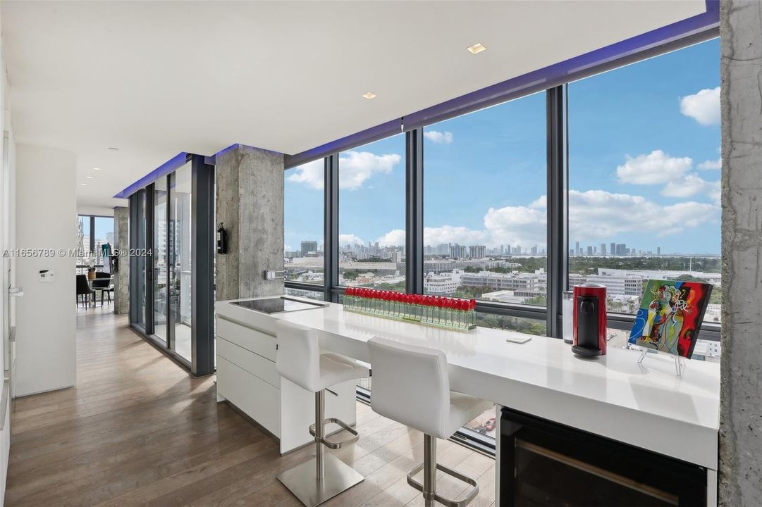 For Sale: $2,000,000 (1 beds, 1 baths, 725 Square Feet)