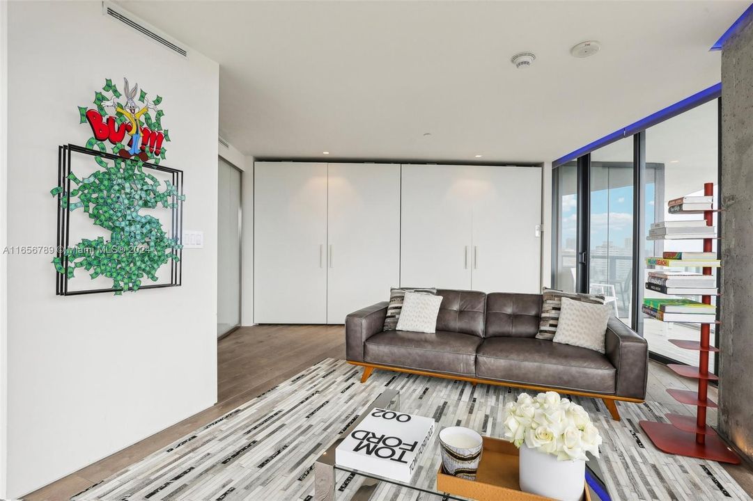 For Sale: $2,000,000 (1 beds, 1 baths, 725 Square Feet)