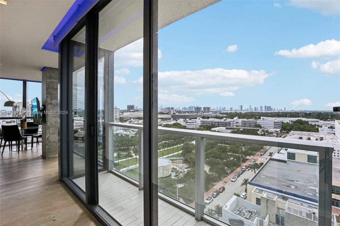 For Sale: $2,000,000 (1 beds, 1 baths, 725 Square Feet)